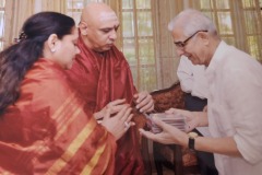 Healing-at-Raj-Bhavan-with-Former-Governer-Kohli